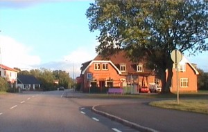 Strandvägen som går rakt igenom Skottorp.